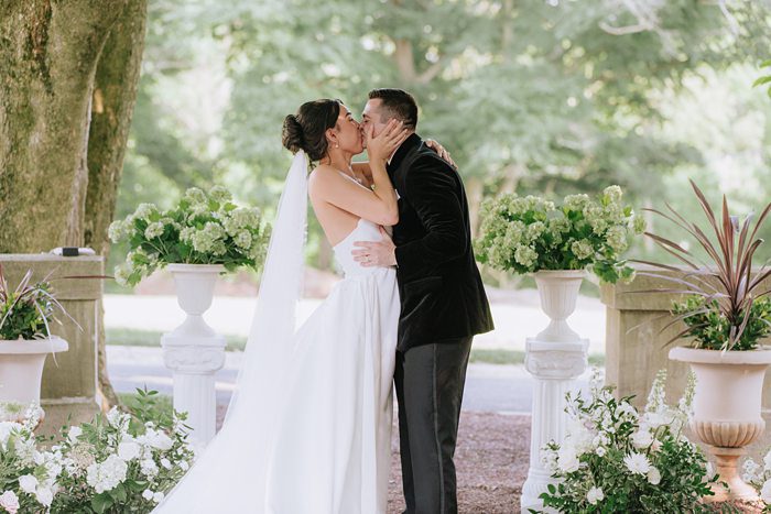 Elstowe Manor Elkins Estate Wedding Elkins Park Philadelphia Wedding Photographer with Elegant Editorial Documentary Style x Elstowe Manor Elkins Estate Wedding Elkins Park Philadelphia Wedding Photographer with Elegant Editorial Documentary Style x
